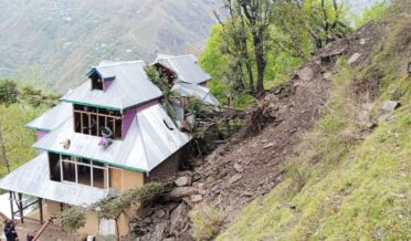لینڈ سلائیڈنگ کی تباہی سے متاثر ہوتی زندگی