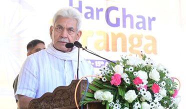 لیفٹیننٹ گورنر نے سری نگر میں ترنگا یاترا کو ہری جھنڈ ی دِکھا کر روانہ کیا