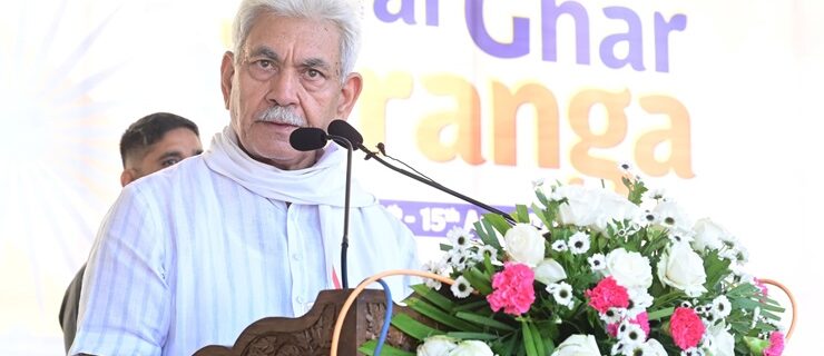 لیفٹیننٹ گورنر نے سری نگر میں ترنگا یاترا کو ہری جھنڈ ی دِکھا کر روانہ کیا
