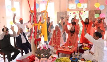 لیفٹیننٹ گورنر نے شری اَمرناتھ جی چھڑی مُبارک کا پوجن کیا