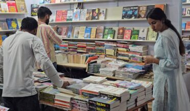 نوجوانوں میں کتاب پڑھنے کی عادت پیدا کرنے کیلئے سری نگر میں ہفتہ بھرجاری رہنے والا’’ چنار بُک فیسٹول ‘‘ کا اِنعقاد