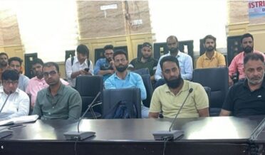 گاندربل میں اِنتخابی عملے کیلئے تربیتی سیشن کا اِنعقاد