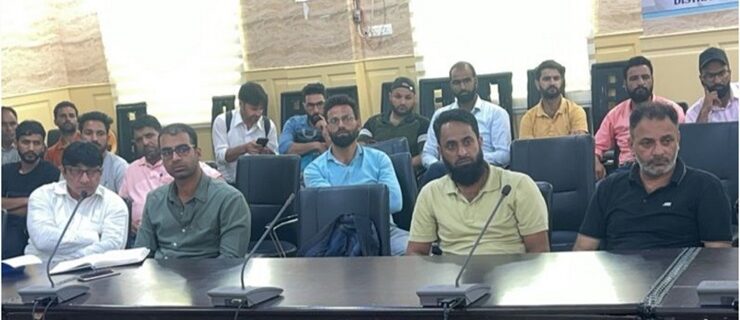 گاندربل میں اِنتخابی عملے کیلئے تربیتی سیشن کا اِنعقاد