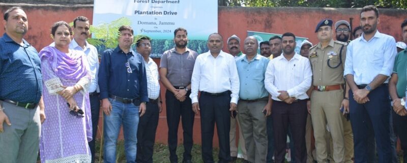 چیف الیکٹورل آفیسر نے جموں میں’ گرین الیکشن‘ اقدام کے تحت شجرکاری مہم شروع کی
