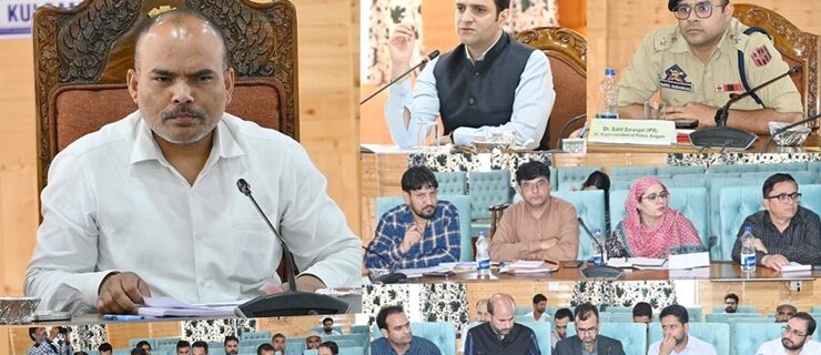 سی ای او نے کولگام کا دورہ کیا ، انتخابی تیاریوں کا جائیزہ لیا ، میگا سویپ پروگرام کی صدارت کی