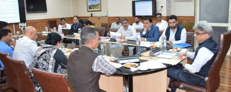 پی ایچ سیز کا دورہ کرنے والے مریضوں کو بنیادی صحت کی دیکھ بھال فراہم کرنے پر توجہ مرکوز کریں ۔ چیف سیکرٹری