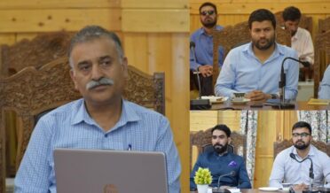 ضلع چنائو آفیسر بانڈی پورہ نے ہوم ووٹنگ پولنگ عملے کیلئے تربیتی پروگرام کی صدارت کی