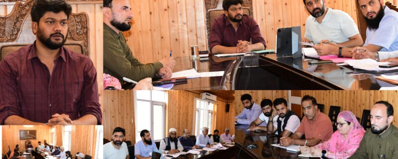 ڈِسٹرکٹ الیکشن آفیسر گاندربل نے پولنگ سٹیشنوں پر اے ایم ایف کی تیاریو ں کا جائزہ لیا