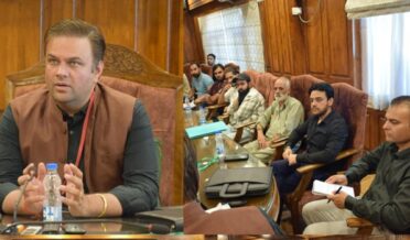 ایکس پنڈیچر اوبزرور نے بانڈی پورہ میں اِنتخابات میں حصہ لینے والے اُمید واروں اور سیاسی جماعتوں کی میٹنگ منعقد کی