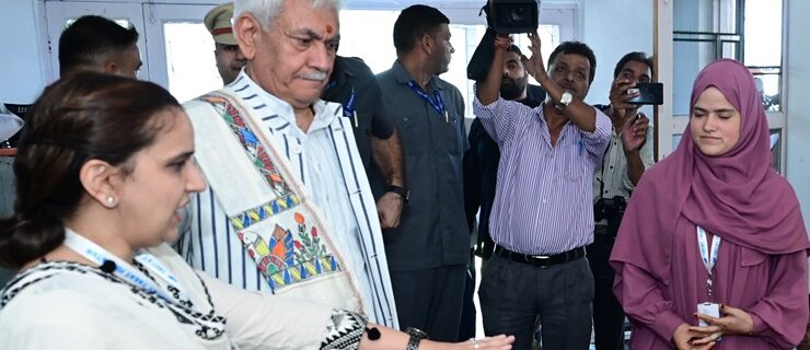 Lt Governor Sh Manoj Sinha visited Chotay Taray Foundation Centre at Bemina, Srinagar.