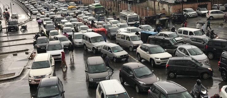 اسکولوں اور دفاتر کے اوقات کار میں تبدیلی ٹریفک جام کی بڑی وجہ