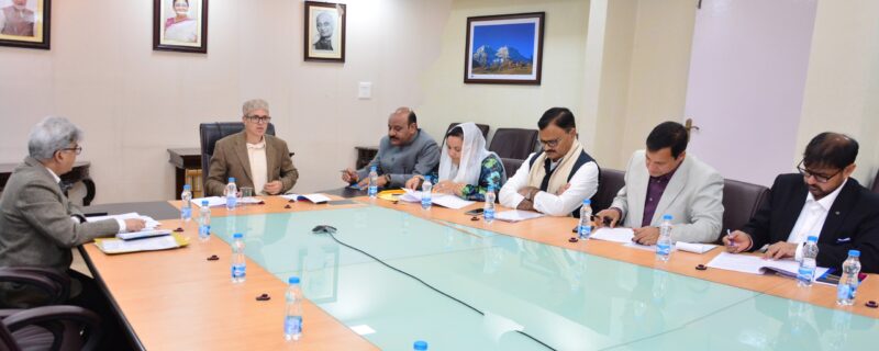 کابینہ نے جموں وکشمیر کا ریاستی درجہ بحال کرنے کی قرار داد منظور کی