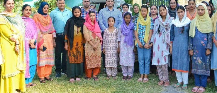 ضلع ترقیاتی کمشنر پونچھ نے منگنار میں چائلڈ کیئر اِنسٹی چیوٹ فار گرلز کا دورہ کیا اور