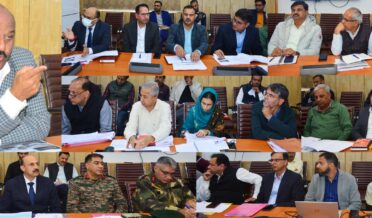 سڑکوں کے اہم پروجیکٹوں کو مقررہ وقت میں مکمل کیا جائے ۔ نائب وزیر اعلیٰ