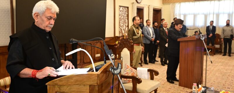مبارک گل نے راج بھون میں عبوری اسپیکر کا حلف لیا