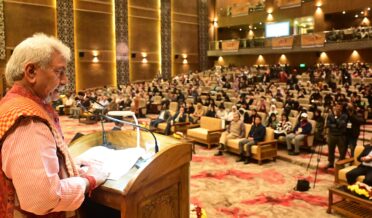 لیفٹیننٹ گورنر نے سری نگر امر اُجالا کے میدھاوی چھاتر سمان سمروہ سے خطاب کیا