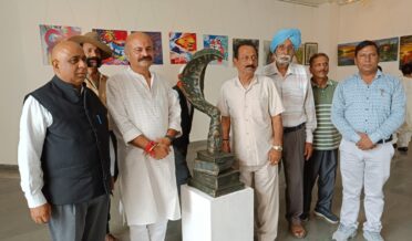 پرنسپل سیکرٹری نے کلا کیندر میں تین روزہ بین الاقوامی آرٹ نمائش کا اِفتتاح کیا