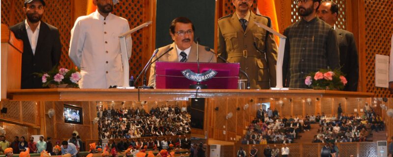 وزیراعلیٰ عمر عبداللہ اور 85 دیگراَفراد نے جموںوکشمیر قانون ساز اسمبلی کے ارکان کے طور پر حلف لیا