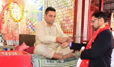 Satish Sharma visits Bawe Wali Mata_ prays for J&K’s peace, prosperity