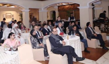 وزیر اعلیٰ عمر عبداللہ کی ورلڈ کرافٹ کونسل کے مندوبین سے ملاقاتوزیر اعلیٰ عمر عبداللہ کی ورلڈ کرافٹ کونسل کے مندوبین سے ملاقات