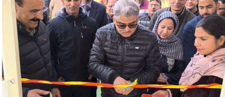 چیف سیکرٹری نے فلوری کلچر ڈیولپمنٹ سکیم لال منڈی میں’’ ہاٹ ہائوس ‘‘ کا اِفتتاح کیا