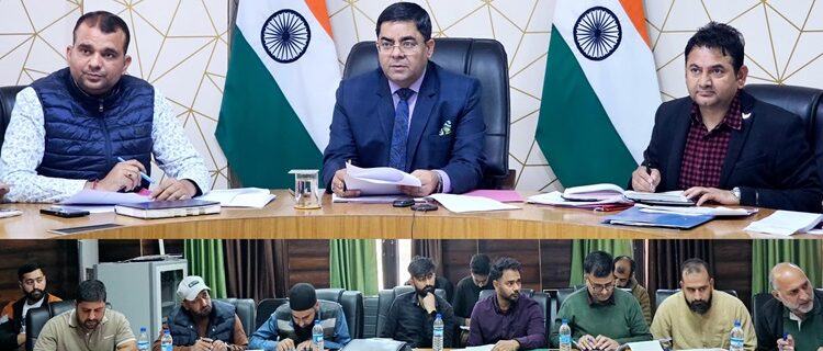 ضلع ترقیاتی کمشنر نے کشتواڑ میں جل جیون مشن سکیم کی پیش رفت کا جائزہ لیا