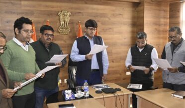 ڈائریکٹر اِنفارمیشن نے میڈیا کمپلیکس جموں میں ’ یوم آئین‘ کی تقریبات کی قیادت کی