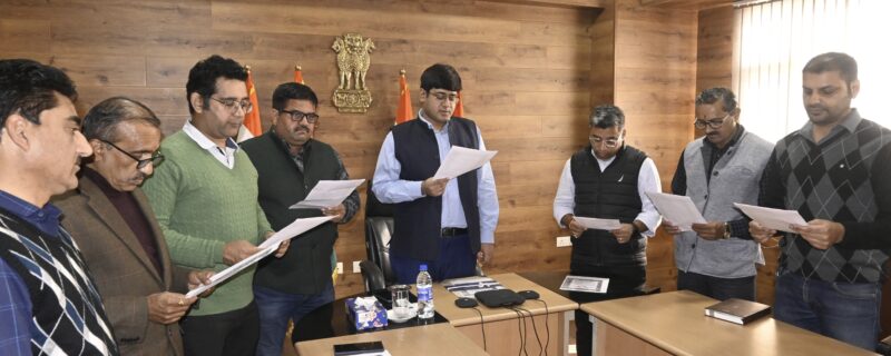 ڈائریکٹر اِنفارمیشن نے میڈیا کمپلیکس جموں میں ’ یوم آئین‘ کی تقریبات کی قیادت کی