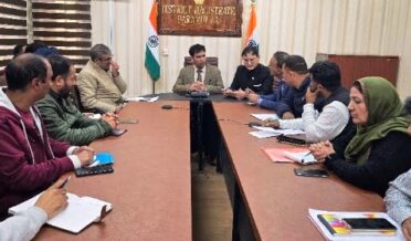 نائب وزیر اعلیٰ نے شوپیاں او رپلوامہ کے پی ڈبلیو ڈی منصوبوں کا جائزہ لیا