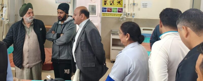 نائب وزیرا علیٰ نے پی ڈبلیو ڈی دفتر اور گاندھی نگر ہسپتال کا اچانک معائینہ کیا