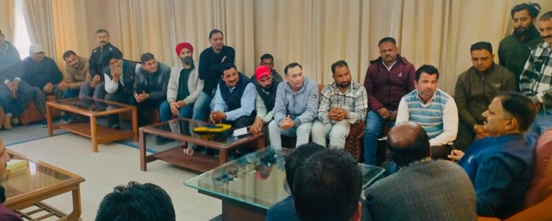 آئی ٹی آئی ٹرینیڈ سی پی ورکر اور لینڈ ڈونر ز ایسو سی ایشن ڈیپوٹیشن کی جاوید احمدرانا سے ملاقات