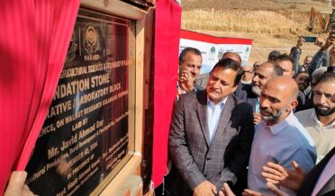 وزیر زراعت نے کولنگام کپواڑہ کا دورہ کیا