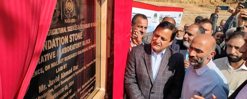 وزیر زراعت نے کولنگام کپواڑہ کا دورہ کیا