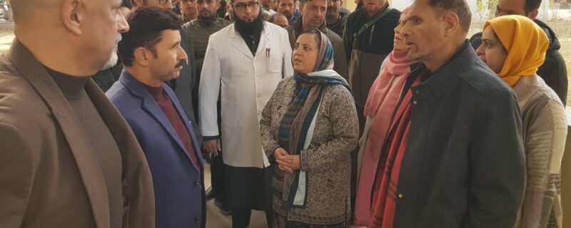 سکینہ مسعوداِیتو نے گورنمنٹ میڈیکل کالج اننت ناگ کا دورہ کیا اور اِس کے کام کاج کا جائزہ لیا