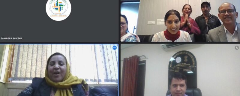 سکینہ مسعود اِیتو نے جاپان کے ’’ ساکورا سائنس پروگرام ‘‘ کیلئے منتخب ڈوڈہ کی طالبہ سونیکا سے بات چیت کی