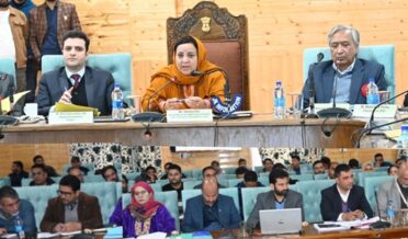 سکینہ مسعود نے کولگام کا دورہ کیا ، ضلع کے ترقیاتی منظر نامے کا جائیزہ لیا