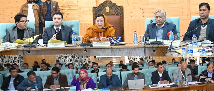 سکینہ مسعود نے کولگام کا دورہ کیا ، ضلع کے ترقیاتی منظر نامے کا جائیزہ لیا