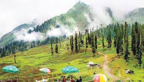 ہوٹلوں اور دیگر سیاحتی مقامات پر سیاحوں کی مہمان نوازی میں ہوٹل والوں کو اہم کردار