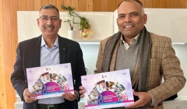 چیف الیکٹورل آفیسر نے ضلع سانبہ کیلئے اِنتخابی سرگرمیوں پر کافی ٹیبل بُک کا اِجرأ کیا