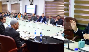 وزیر اعلیٰ عمر عبداللہ نے محکمہ شہری ہوا بازی کے کام کاج کا جائزہ لیا