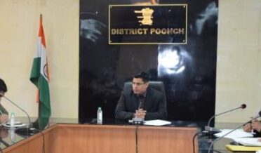 ضلع ترقیاتی کمشنر پونچھ نے محکمہ تعلیم کے کام کاج کا جائز ہ لیا