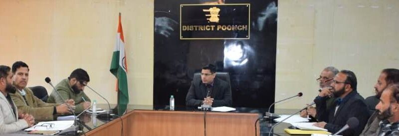 ضلع ترقیاتی کمشنر پونچھ نے محکمہ تعلیم کے کام کاج کا جائز ہ لیا