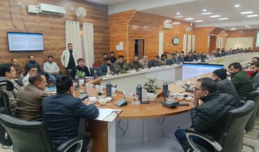 مرکزی وزیر ڈاکٹر جتیندر سنگھ نے ڈوڈہ میں ترقیاتی پروجیکٹوں کی پیشرفت کا جائیزہ لینے کیلئے ڈی آئی ایس ایچ اے میٹنگ کی صدارت کی