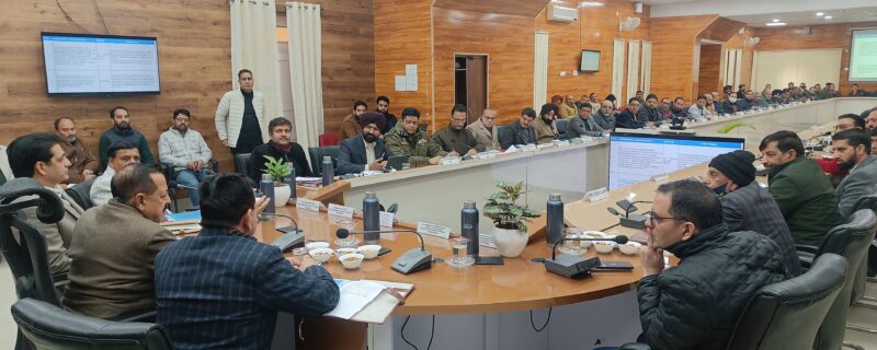 مرکزی وزیر ڈاکٹر جتیندر سنگھ نے ڈوڈہ میں ترقیاتی پروجیکٹوں کی پیشرفت کا جائیزہ لینے کیلئے ڈی آئی ایس ایچ اے میٹنگ کی صدارت کی