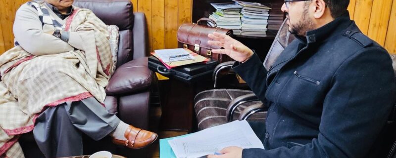 جاوید احمد رانا نے جے پی ڈِی سی ایل اَفسران کے ساتھ سرمائی تیاریوں کا جائزہ لیا