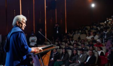 Lieutenant Governor Sh Manoj Sinha addressed the young innovators participating in 'Smart India Hackathon 2024 - Hardware EditionÆ Grand Finale at Galgotias University, Greater Noida