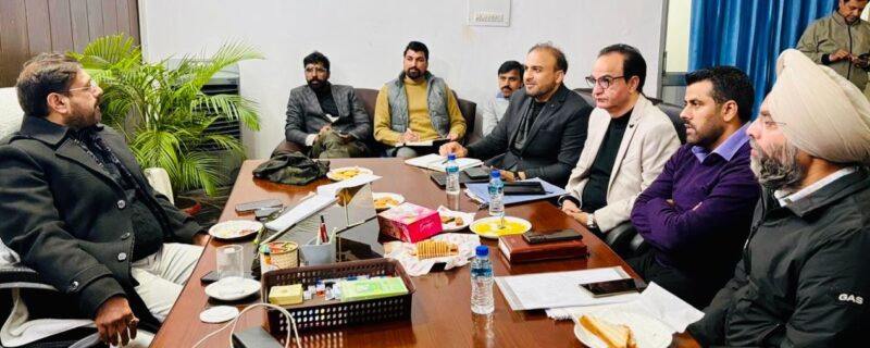 ستیش شرما نے چھمب حلقہ میں دیہی ترقی محکمہ کے تحت ترقیاتی کاموں کی پیش رفت کا جائزہ لیا