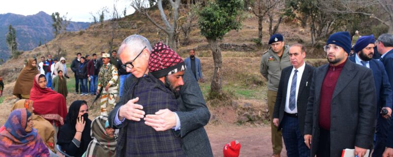 وزیر اعلیٰ بڈھال کے غمزدہ خاندانوں سے ملنے گئے ، انصاف اور مدد کا وعدہ کیا