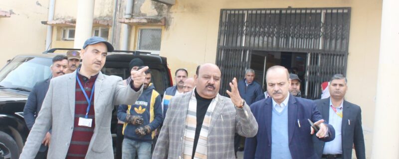 نائب وزیر اعلیٰ نے جگتی نگروٹہ کا دورہ کیا اور ضروری خدمات و دیگر سہولیات کا جائز ہ لیا