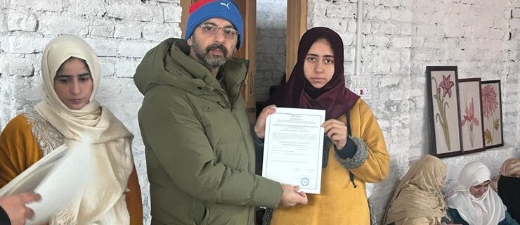 خواتین کاریگروں نے کرافٹنگ کی کامیابی میں قائدانہ رول اَدا کیا